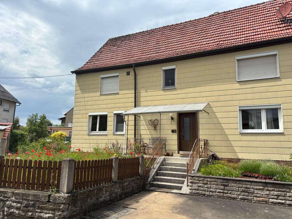 Thumbnail-Haus zum Kaufen in Wasserlosen 169.000,00 € 165 m²