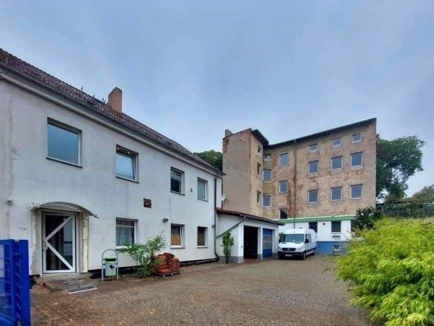 Thumbnail-Haus zum Kaufen in Frankfurt 299.000,00 € 340 m²