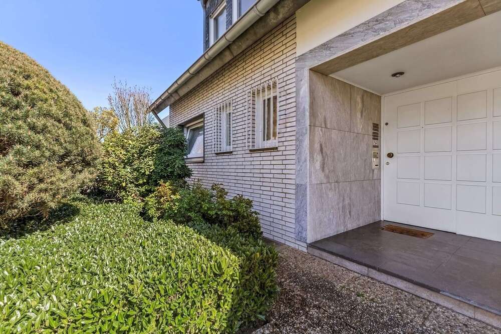 Thumbnail-Haus zum Kaufen in Düsseldorf-Niederkassel 1.590.000,00 € 157 m²