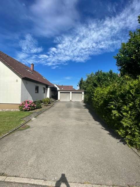 Thumbnail-Haus zum Mieten in Herrenberg-Oberjesingen 1.440,00 € 180.1 m²