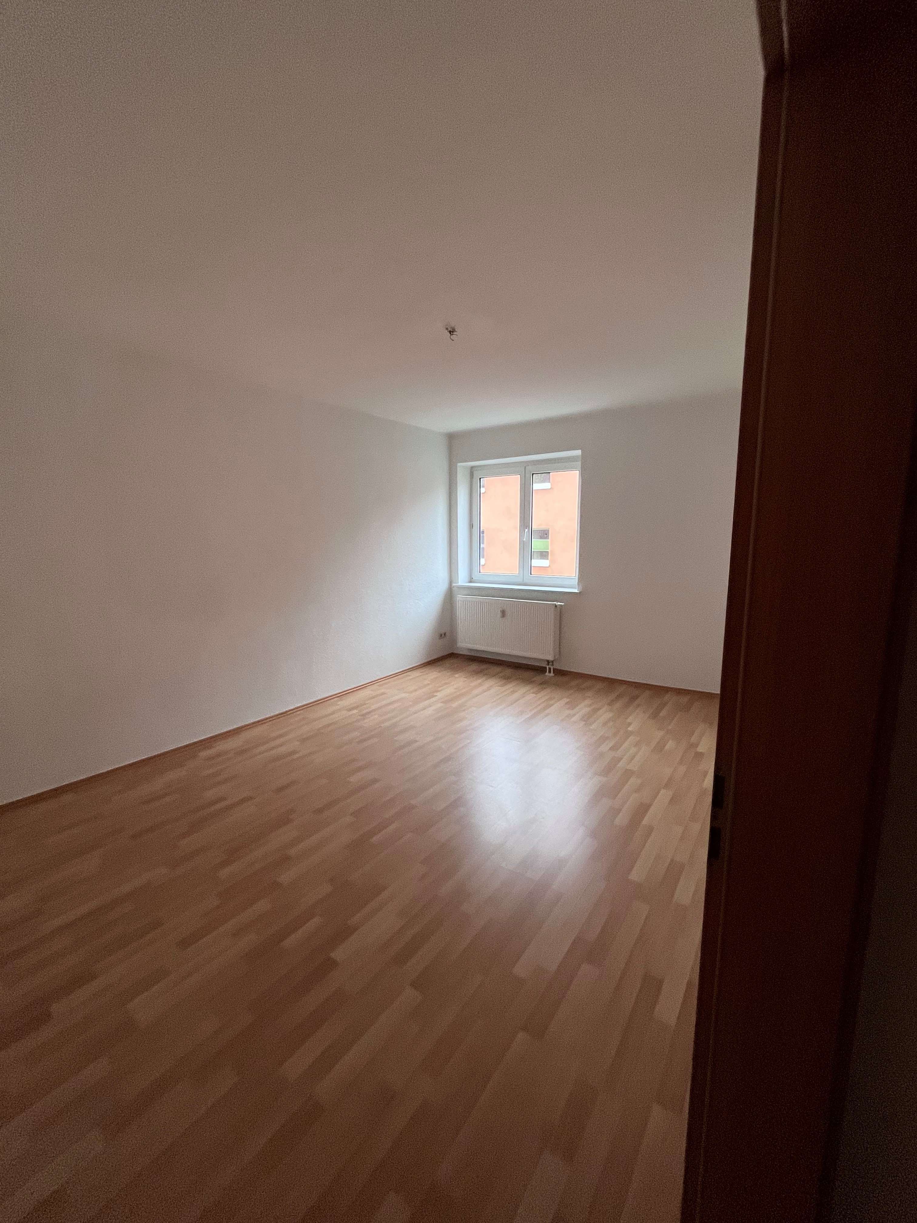 Thumbnail-Wohnung zum Mieten in Großkayna 350,00 € 49 m²