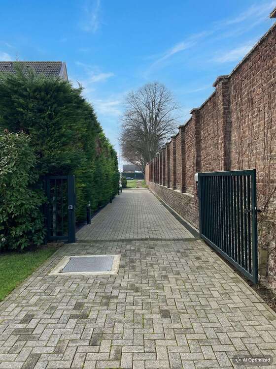 Thumbnail-Haus zum Kaufen in Düsseldorf-Lörick 1.300.000,00 € 277 m²