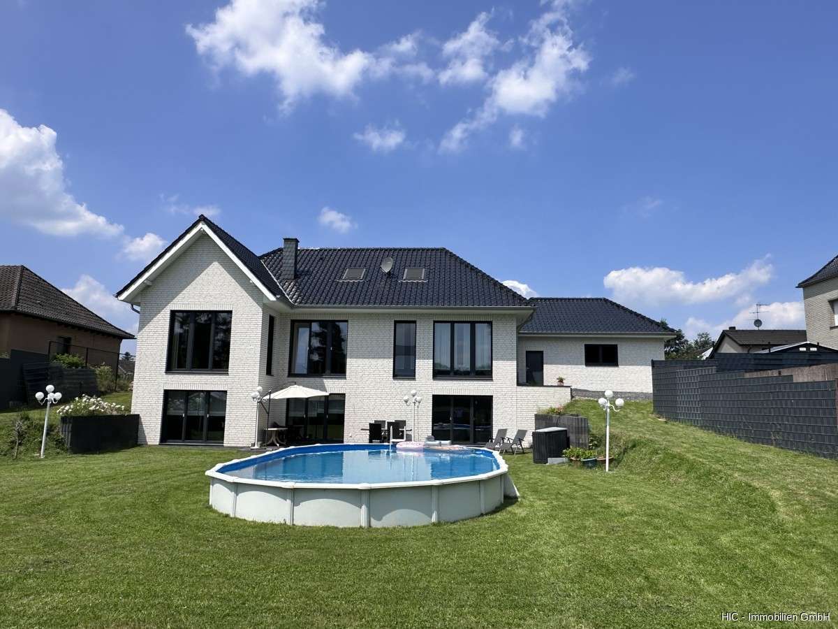 Thumbnail-Haus zum Kaufen in Niederkrüchten 1.150.000,00 € 307 m²