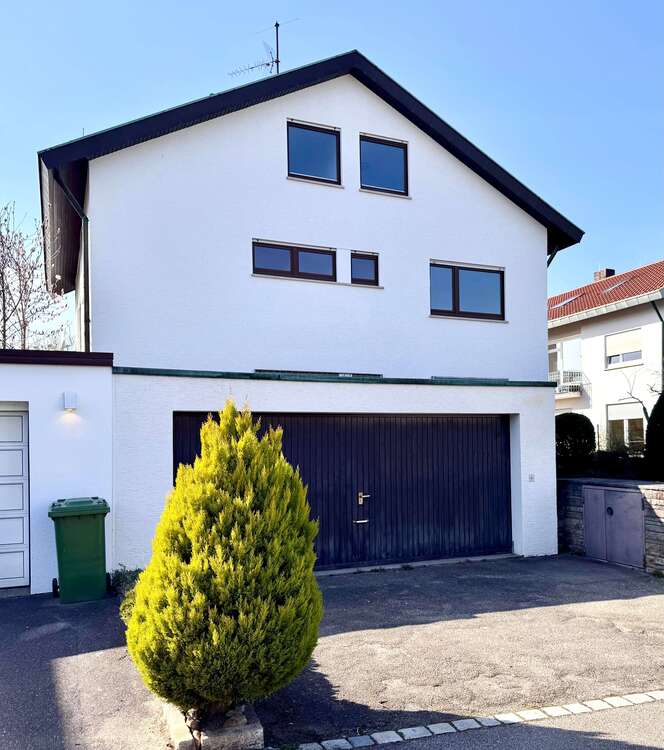 Thumbnail-Haus zum Kaufen in Stuttgart 1.350.000,00 € 228 m²