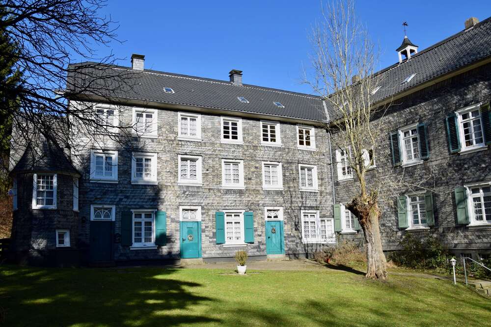 Thumbnail-Wohnung zum Mieten in Wuppertal 1.350,00 € 140 m²