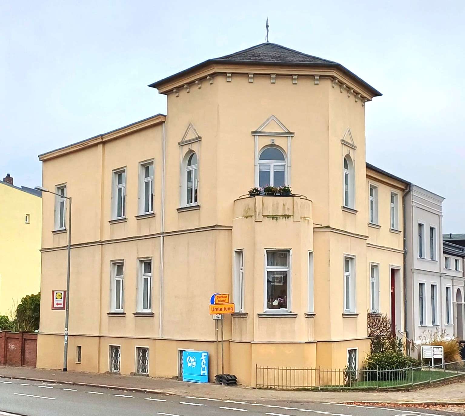 Thumbnail-Haus zum Kaufen in Schwerin 829.000,00 € 375 m²