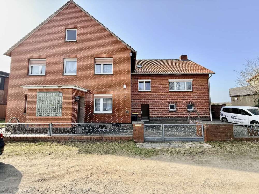 Thumbnail-Haus zum Kaufen in Neustadt am Rübenberge 249.000,00 € 227 m²