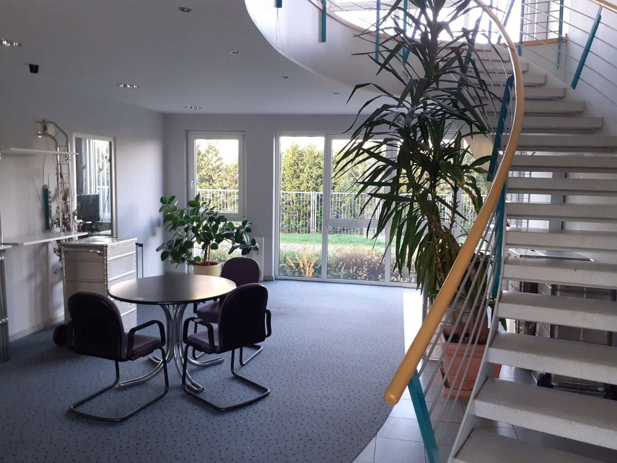 Thumbnail-Büro in Zwenkau 1.212,75 € 161.7 m²
