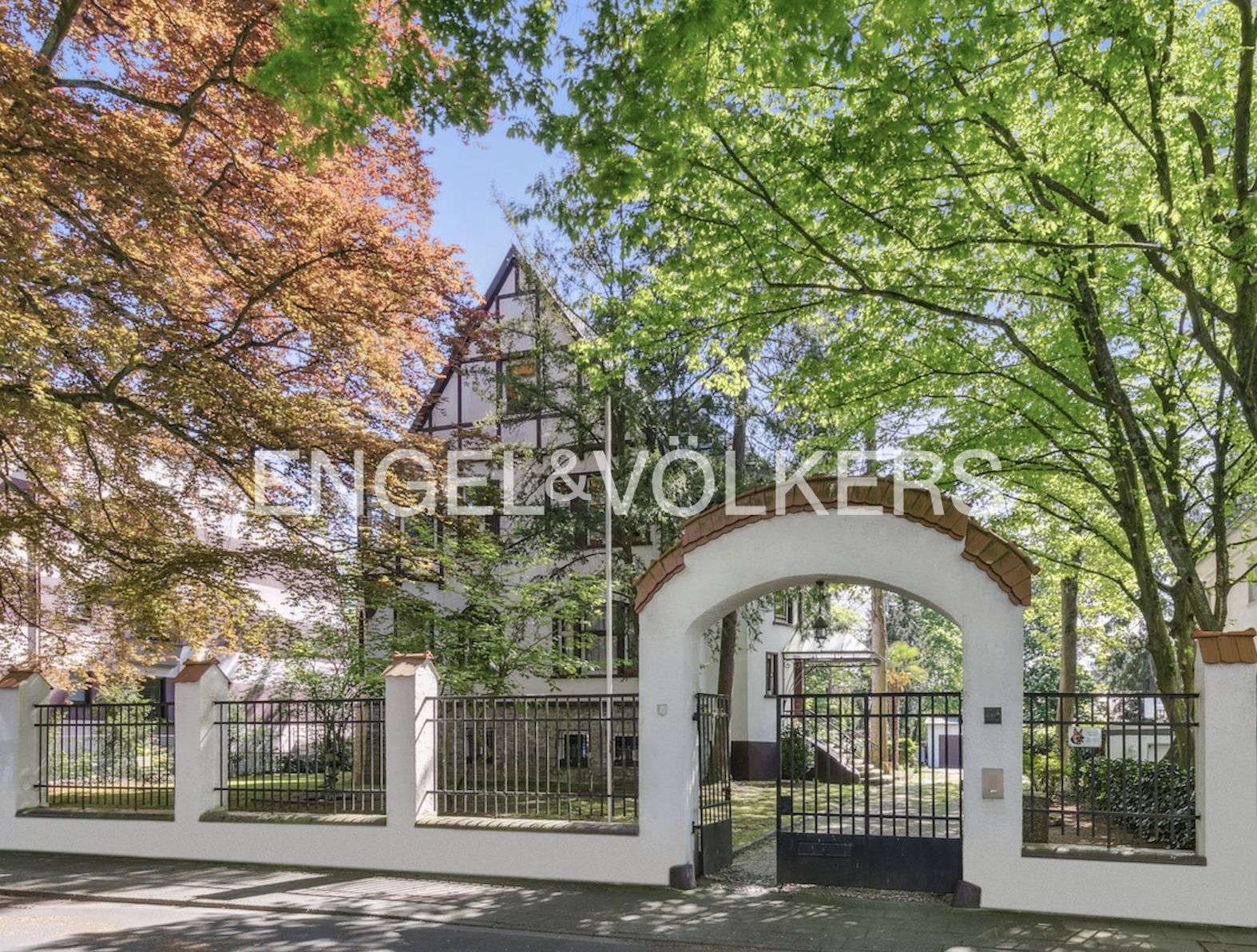 Thumbnail-Haus zum Kaufen in Köln - Dellbrück 1.490.000,00 € 189 m²