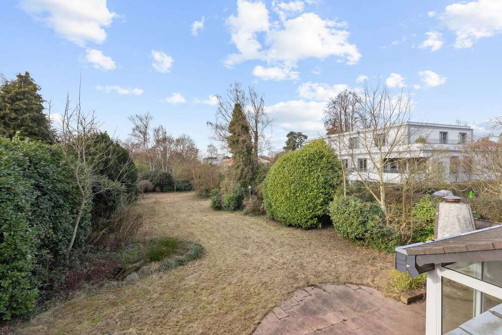 Thumbnail-Haus zum Kaufen in Düsseldorf - Lohausen 1.695.000,00 € 168 m²