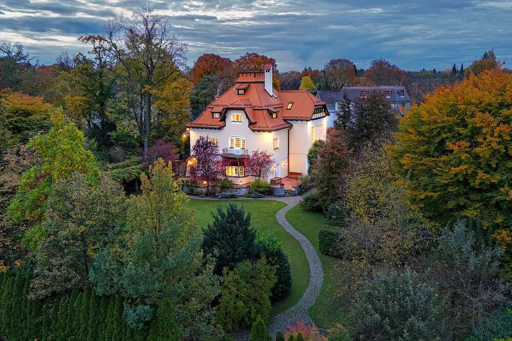 Thumbnail-Haus zum Kaufen in München 14.800.000,00 € 710 m²