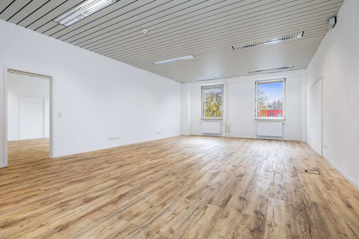 Thumbnail-Büro in Neusäß 1.369,44 € 161.11 m²