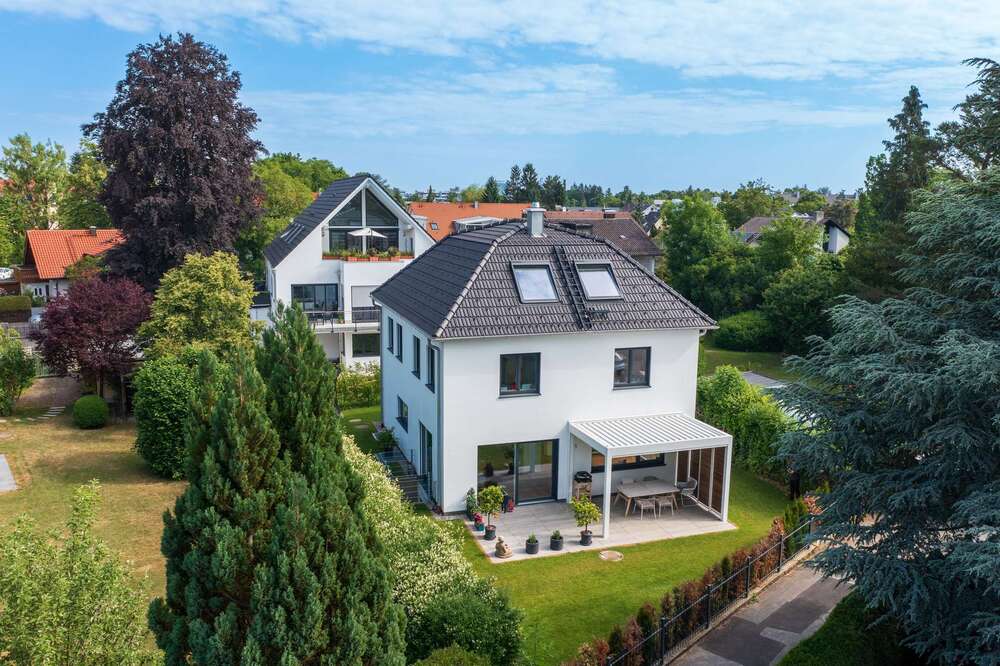 Thumbnail-Haus zum Kaufen in Unterhaching 1.990.000,00 € 251 m²