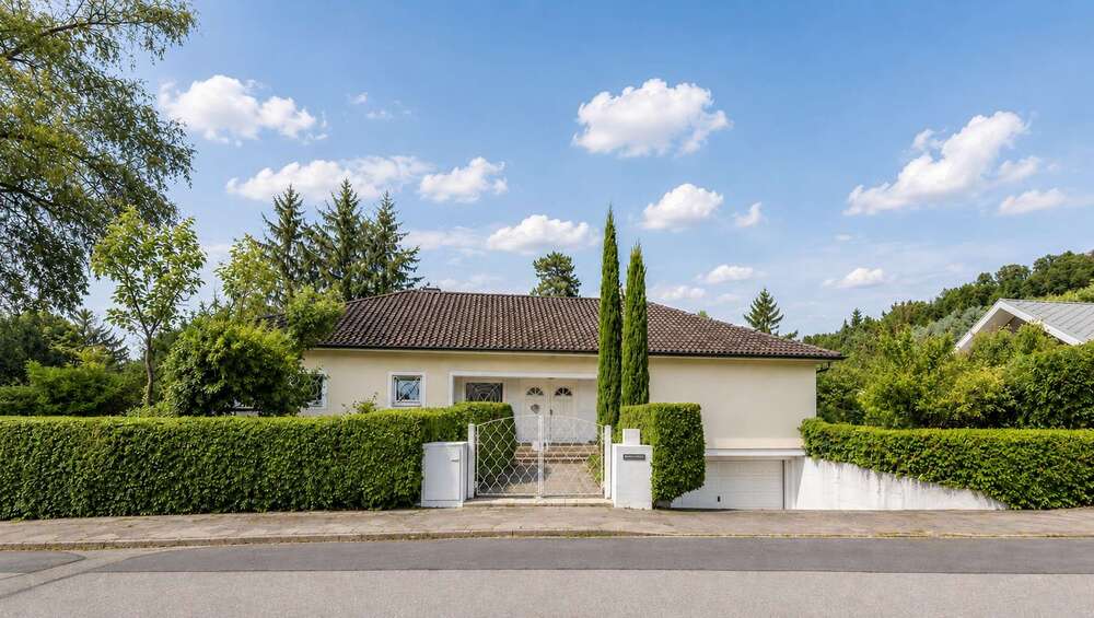 Thumbnail-Haus zum Kaufen in Karlsruhe 2.100.000,00 € 320 m²