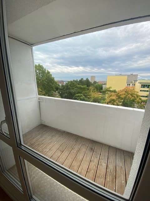 Thumbnail-Wohnung zum Mieten in Halle Saale 400,00 € 65 m²
