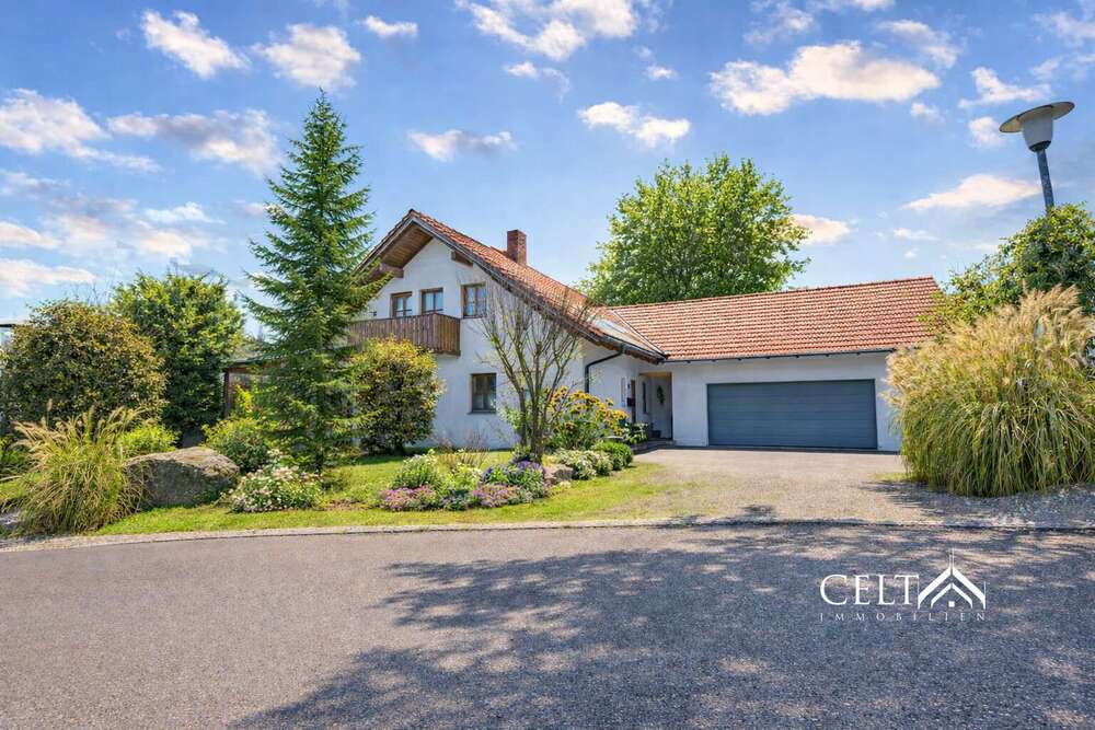 Thumbnail-Haus zum Kaufen in Neukirchen 618.000,00 € 350 m²