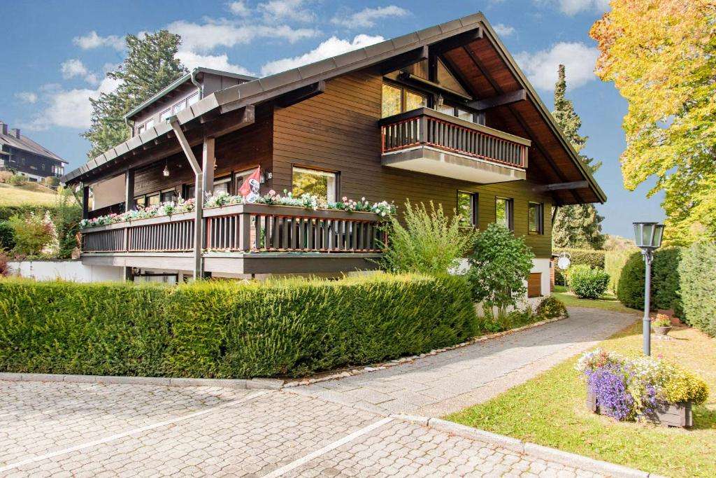 Thumbnail-Wohnung zum Kaufen in Hinterzarten 450.000,00 € 89 m²