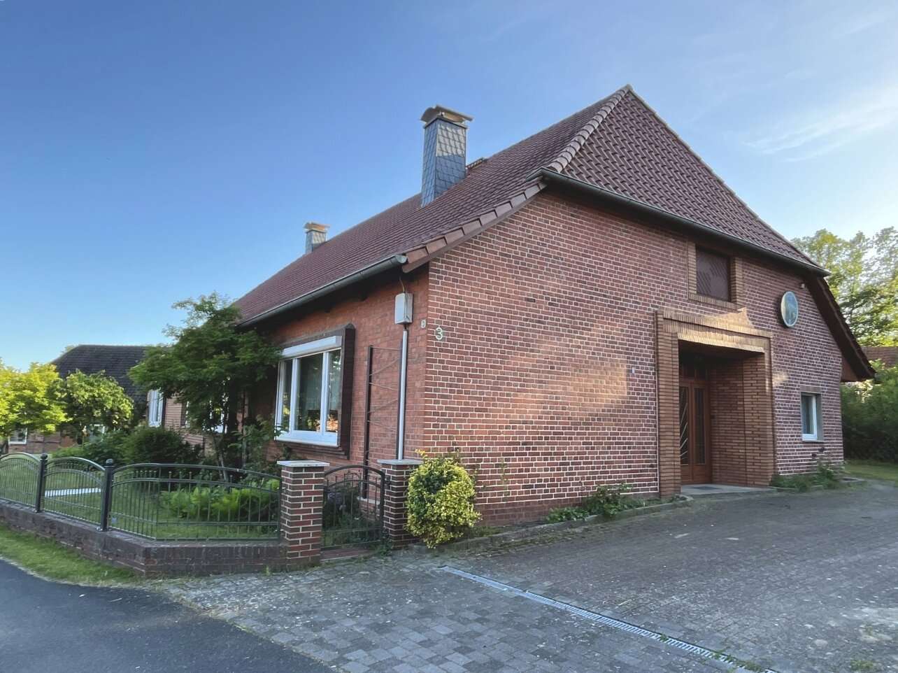 Thumbnail-Haus zum Kaufen in Neustadt am Rübenberge 349.000,00 € 256 m²