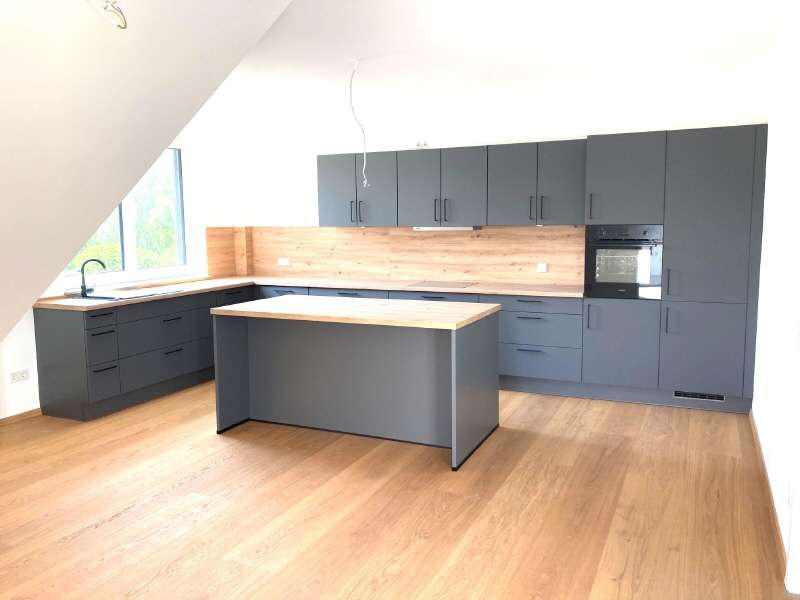 Thumbnail-Wohnung zum Mieten in PETERSBERG BÖCKELS 1.990,00 € 204 m²