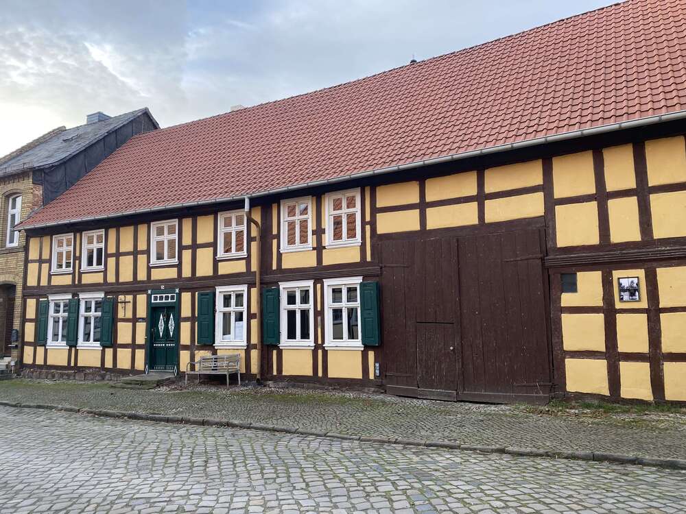 Thumbnail-Haus zum Kaufen in Kalbe Milde 75.000,00 € 209 m²