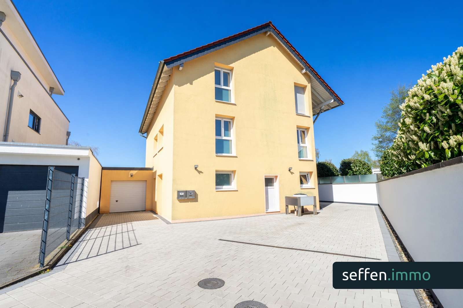 Thumbnail-Haus zum Mieten in Köln 2.390,00 € 150 m²