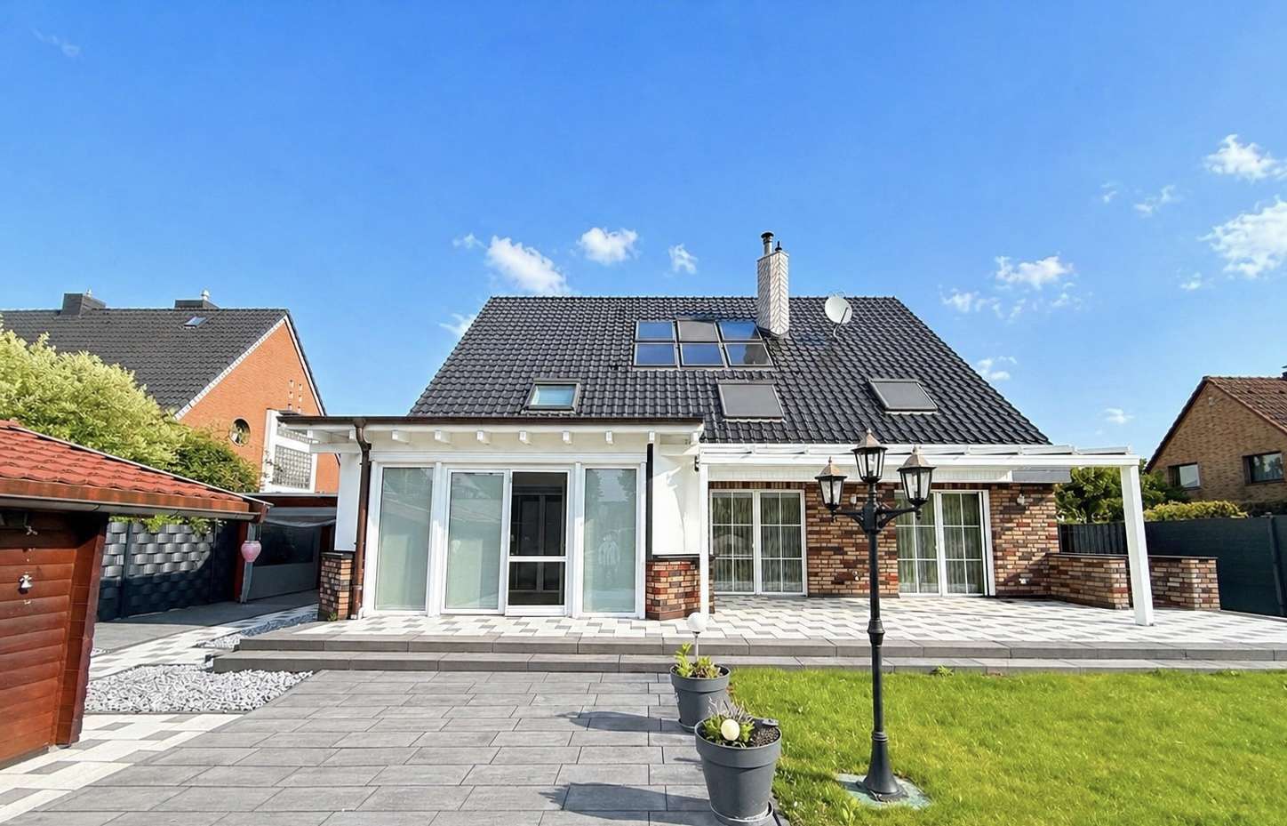 Thumbnail-Haus zum Kaufen in Düsseldorf 1.750.000,00 € 330 m²