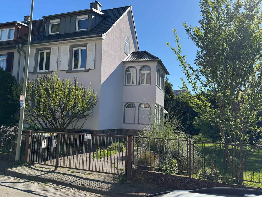 Thumbnail-Haus zum Mieten in Frankfurt am Main 2.490,00 € 140 m²
