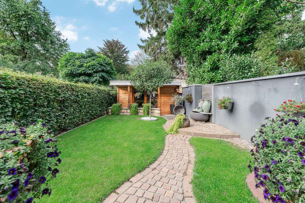 Thumbnail-Haus zum Kaufen in Düsseldorf 950.000,00 € 202 m²