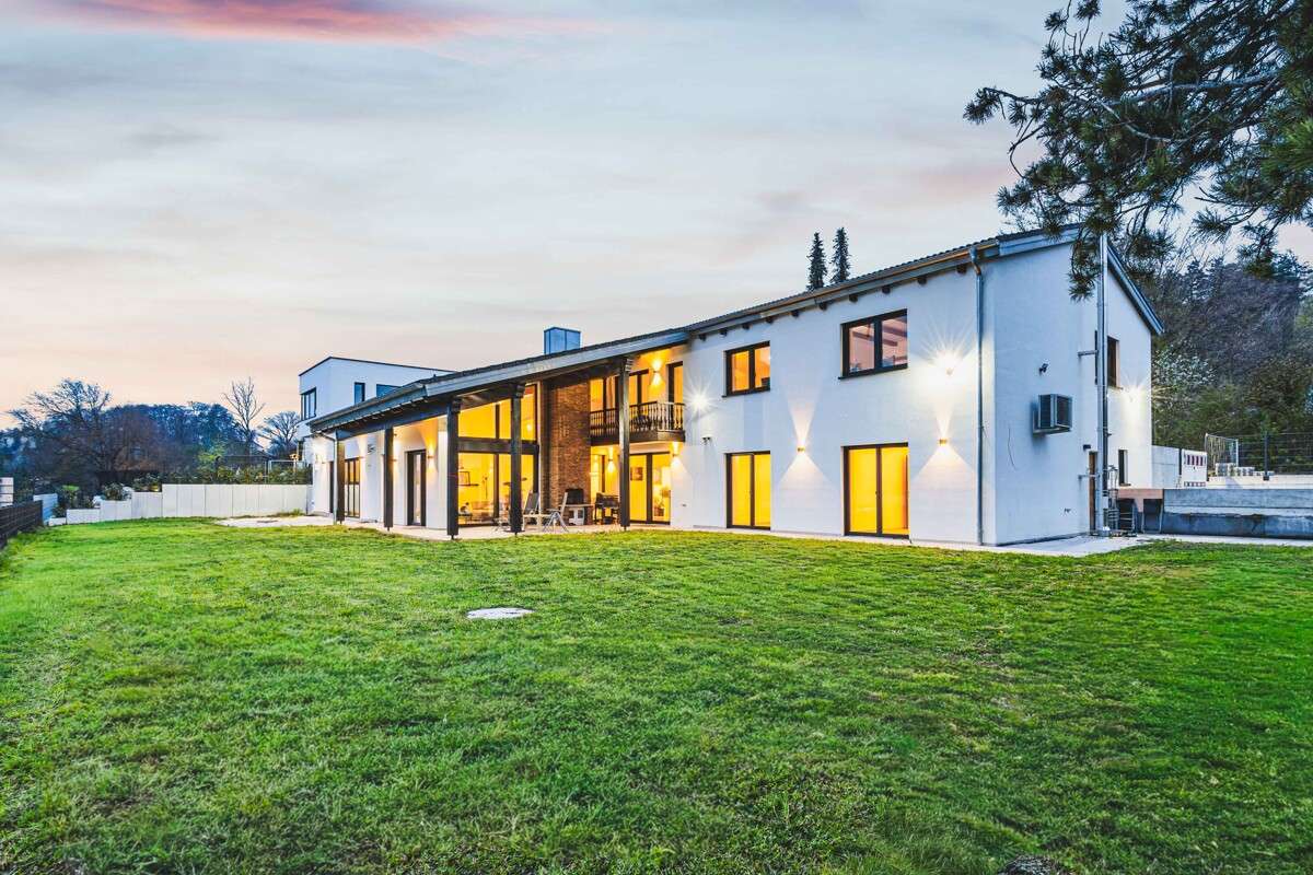 Thumbnail-Haus zum Kaufen in Etterzhausen 2.750.000,00 € 480 m²