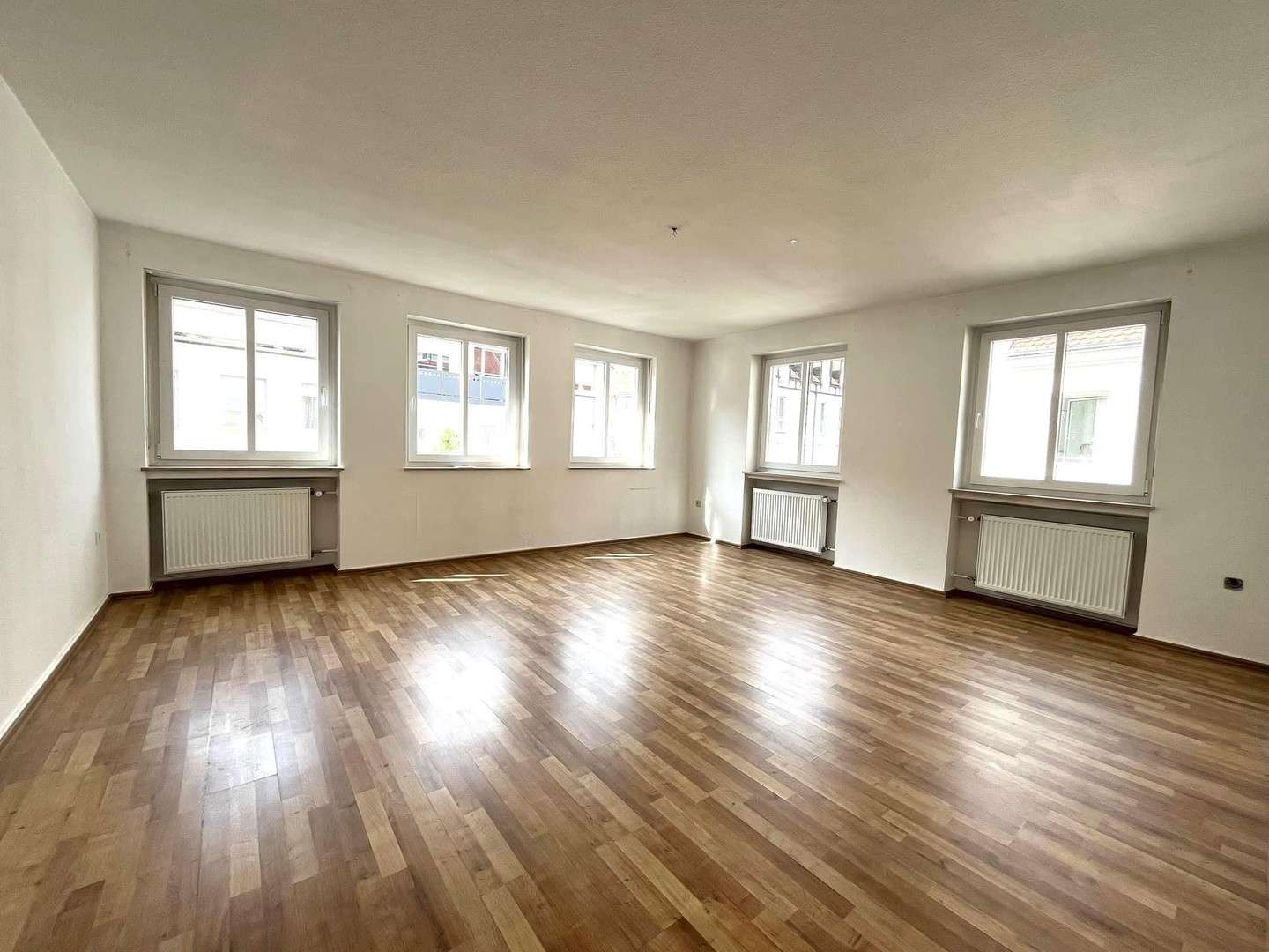 Thumbnail-Wohnung zum Mieten in hannover 1.400,00 € 125 m²
