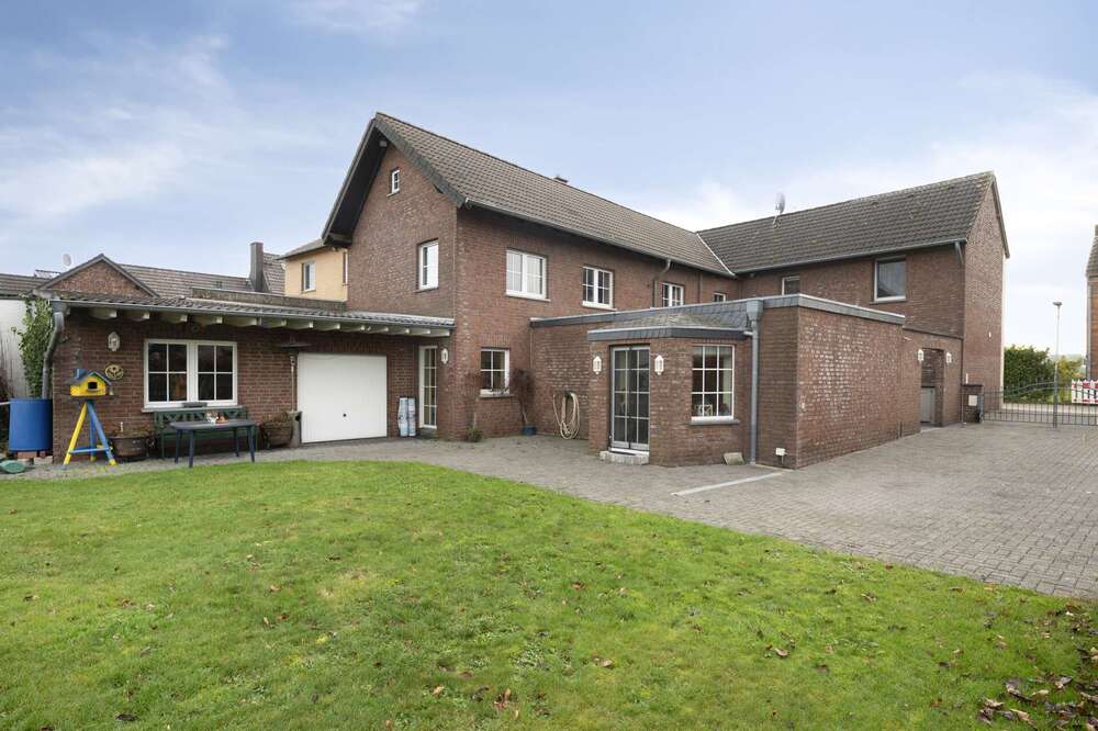 Thumbnail-Haus zum Kaufen in Gangelt Stahe 325.000,00 € 225 m²