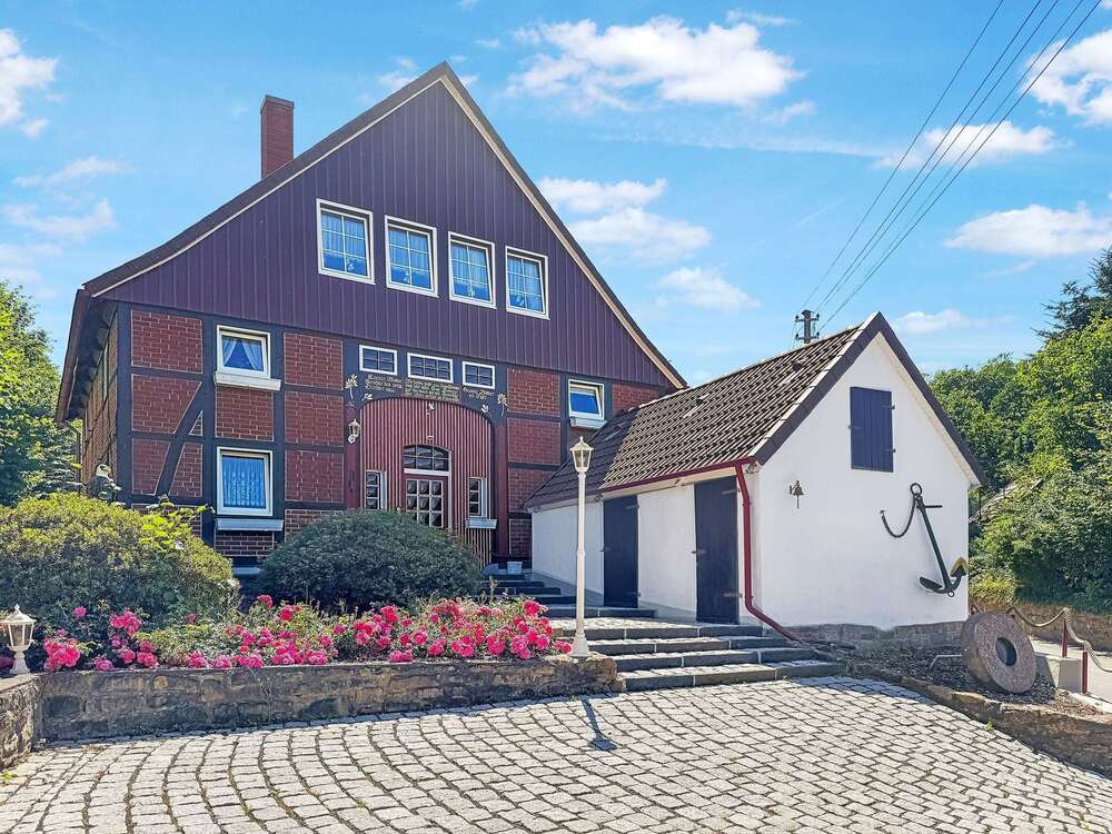 Thumbnail-Haus zum Kaufen in Rinteln 150.000,00 € 190.51 m²