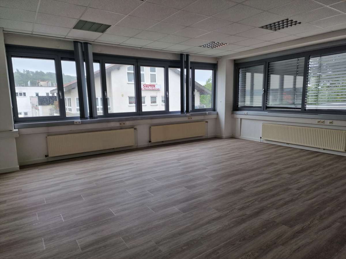 Thumbnail-Büro in Winnenden 1.600,00 € 225 m²
