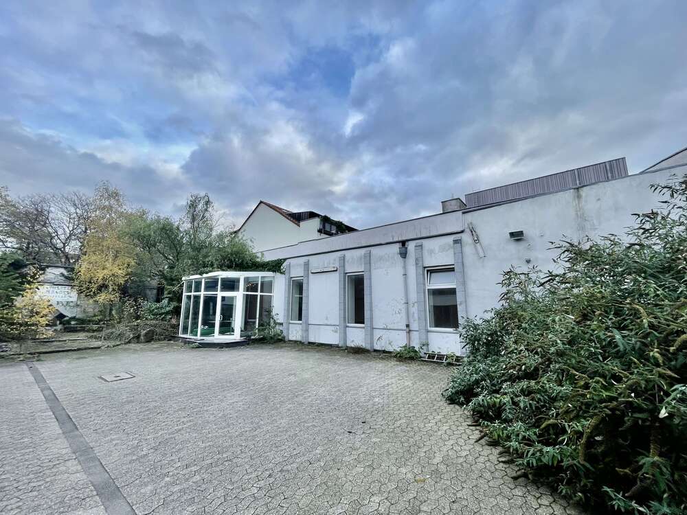Thumbnail-Halle in Düsseldorf 1.530,00 € 133 m²