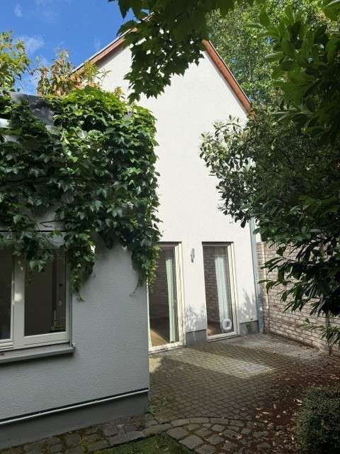 Thumbnail-Haus zum Mieten in Frankfurt 2.850,00 € 110 m²