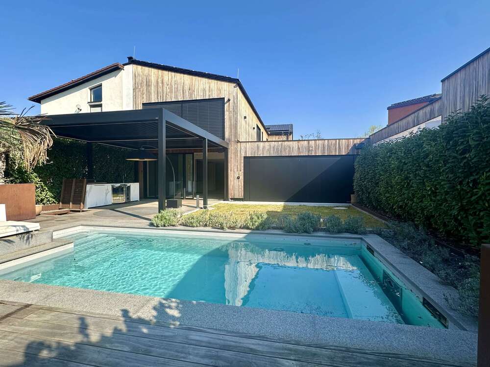 Thumbnail-Haus zum Kaufen in Regensburg 1.690.000,00 € 208 m²