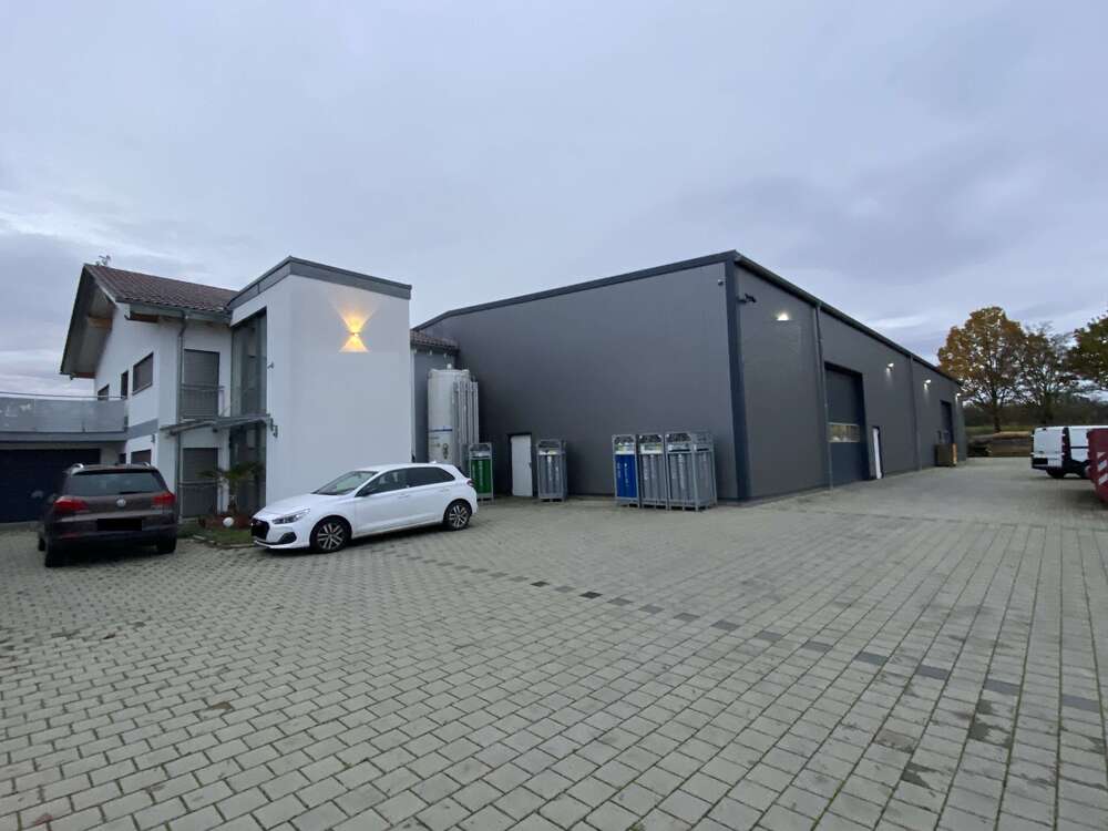 Thumbnail-Halle in Ebersbach 9.900,00 € 1300 m²