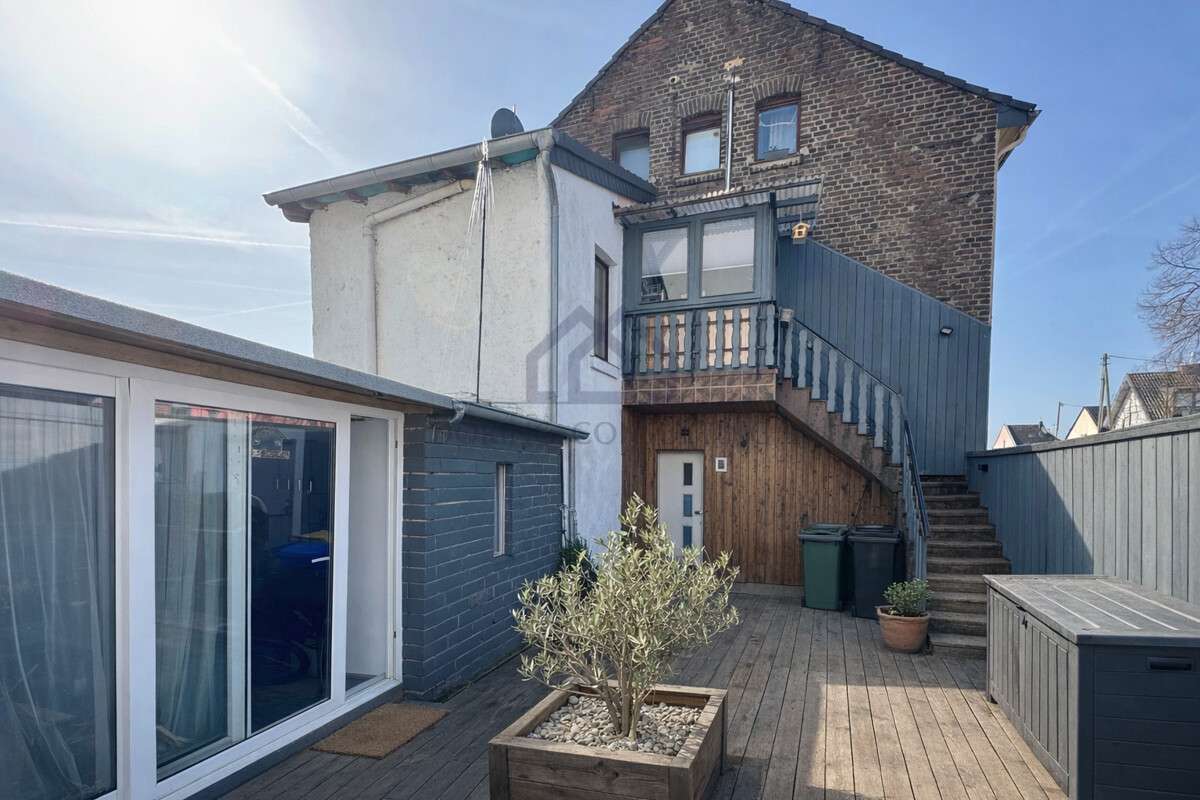 Thumbnail-Haus zum Kaufen in Erftstadt Bliesheim 299.000,00 € 190 m²