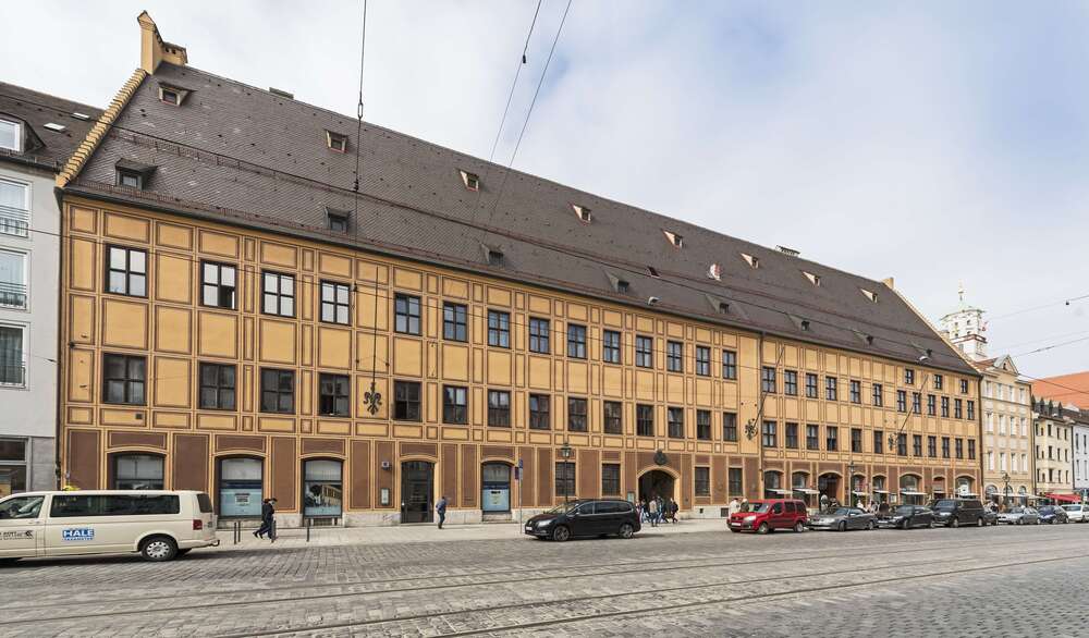 Thumbnail-Wohnung zum Mieten in Augsburg 2.100,00 € 126 m²
