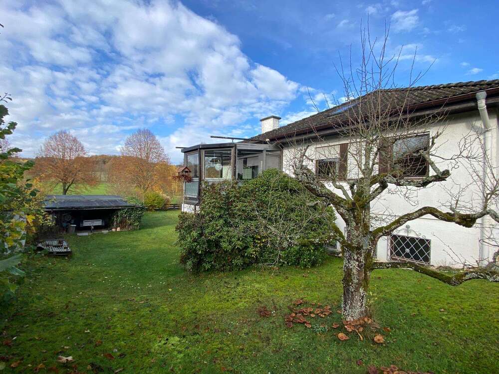 Thumbnail-Haus zum Kaufen in Weilrod-Hasselbach 298.000,00 € 215 m²