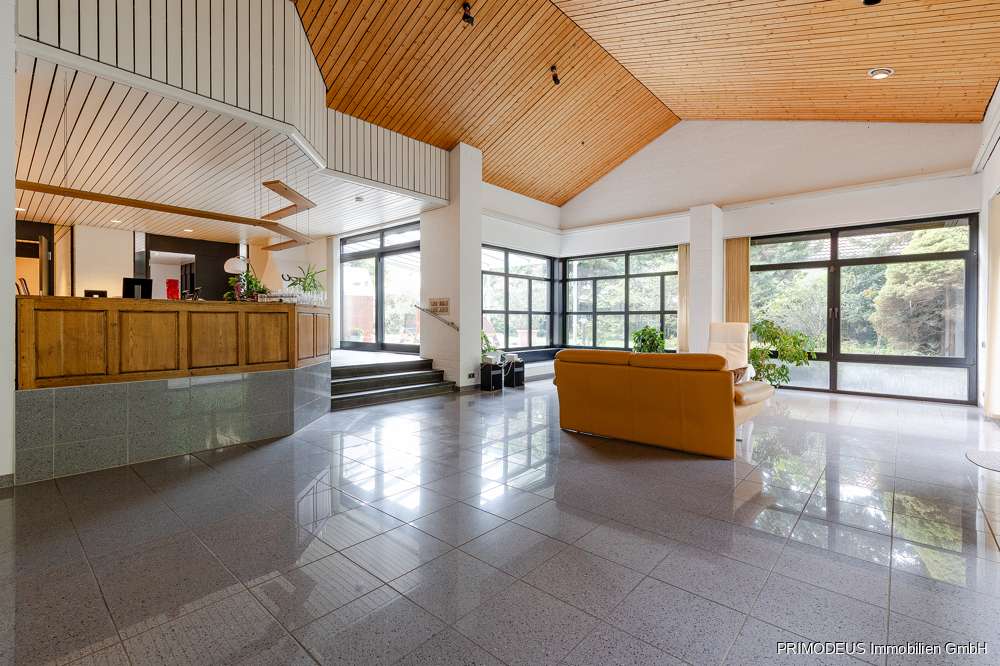 Thumbnail-Haus zum Kaufen in Wiesbaden Nordenstadt 1.049.000,00 € 327 m²