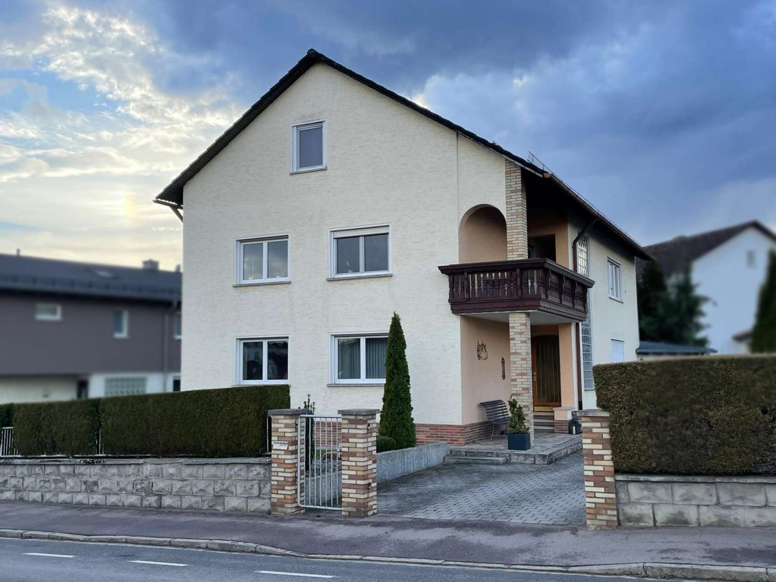 Thumbnail-Haus zum Kaufen in Burglengenfeld 455.000,00 € 243.94 m²
