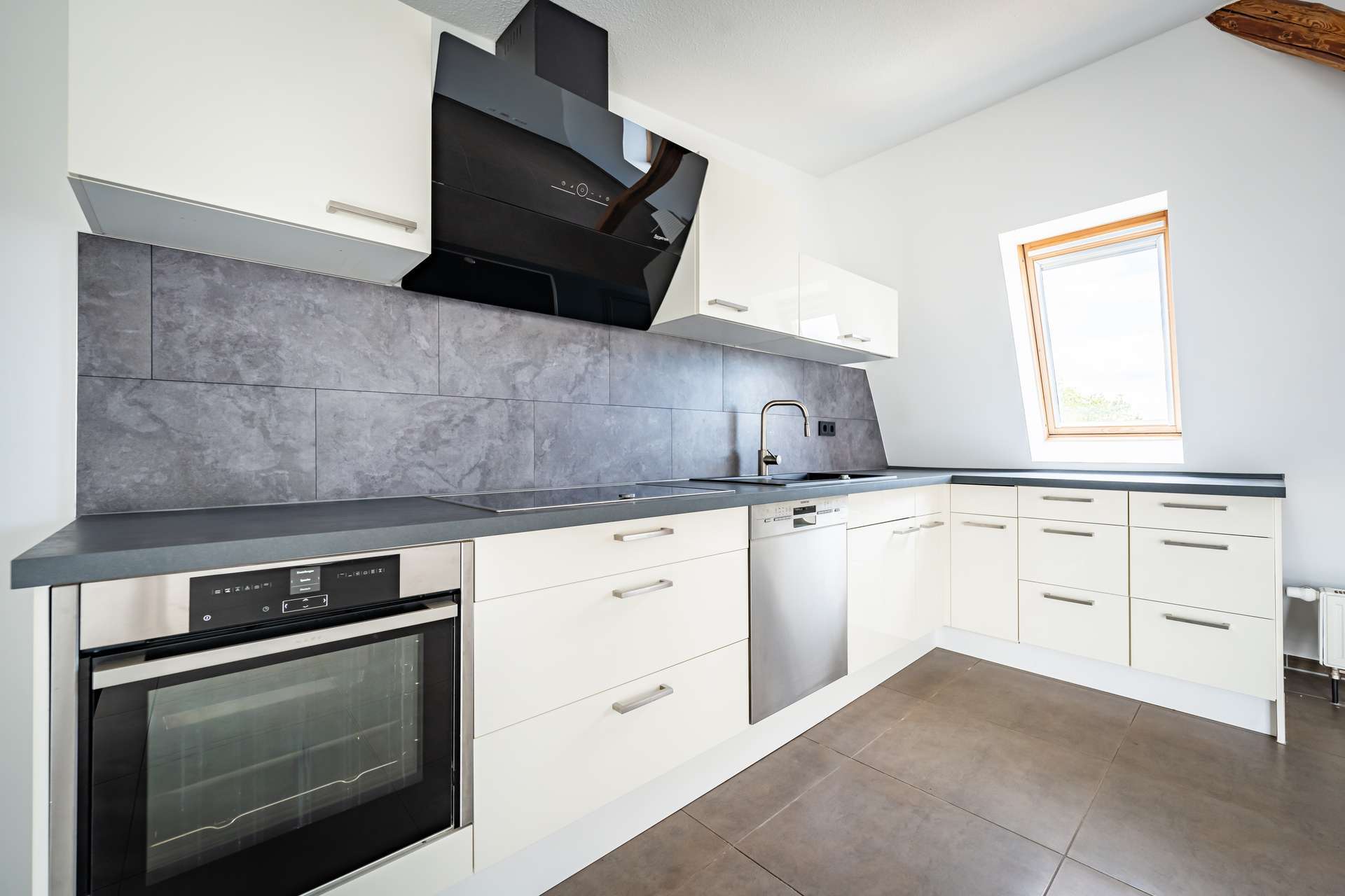 Thumbnail-Wohnung zum Mieten in Magdeburg 1.299,00 € 149.18 m²