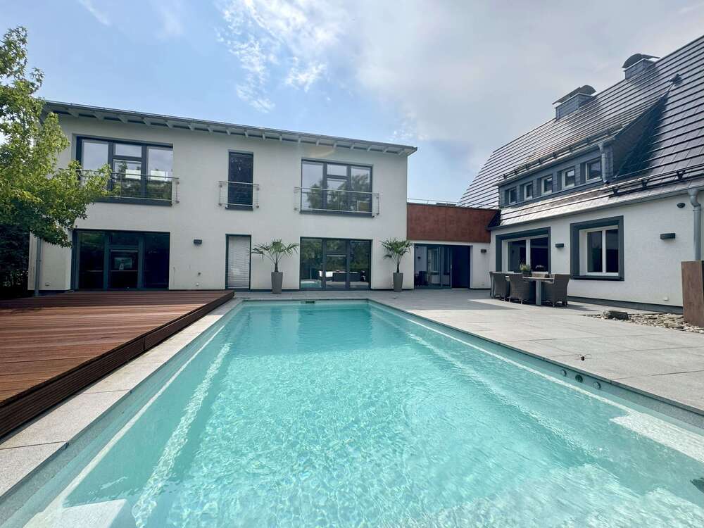 Thumbnail-Haus zum Kaufen in Lüdenscheid 1.075.000,00 € 289 m²