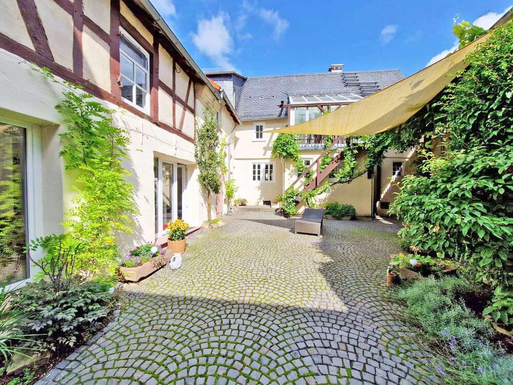 Thumbnail-Haus zum Mieten in Hünstetten-Bechtheim 1.850,00 € 282 m²