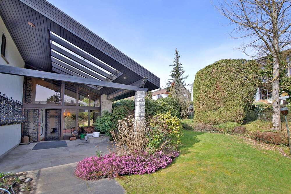 Thumbnail-Haus zum Kaufen in Esslingen am Neckar 2.200.000,00 € 392 m²