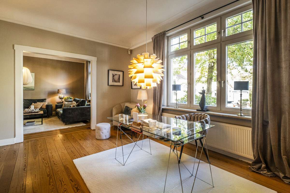 Thumbnail-Haus zum Kaufen in Hamburg Fuhlsbüttel 1.670.000,00 € 311 m²