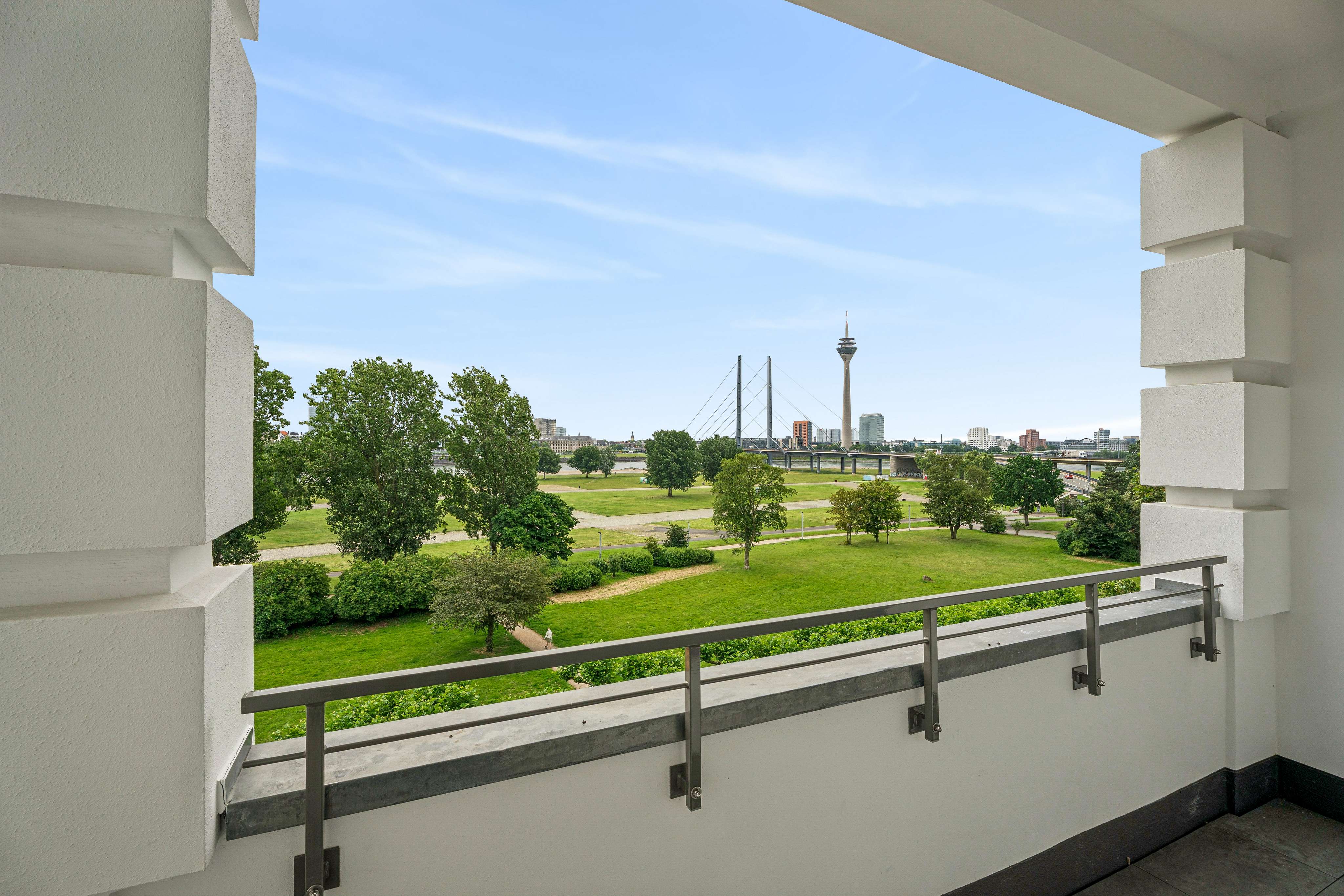 Thumbnail-Wohnung zum Kaufen in Düsseldorf - Oberkassel 3.900.000,00 € 220 m²