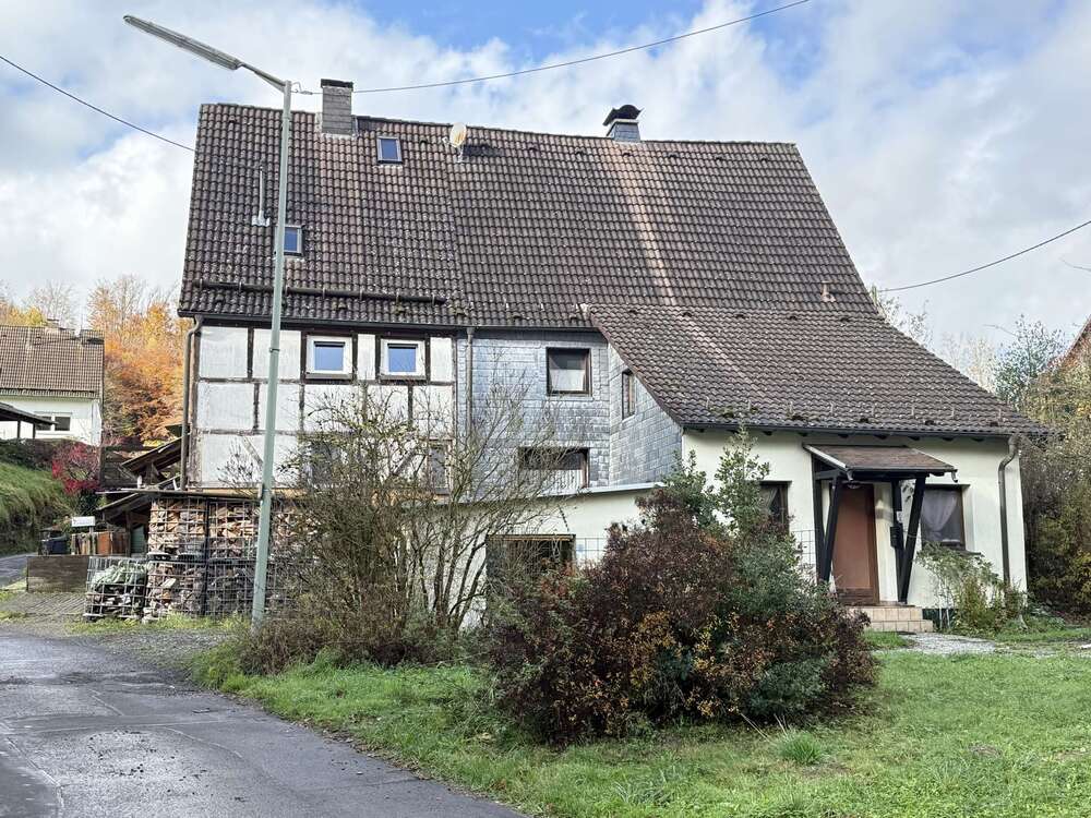 Thumbnail-Haus zum Kaufen in Gummersbach 220.000,00 € 226 m²