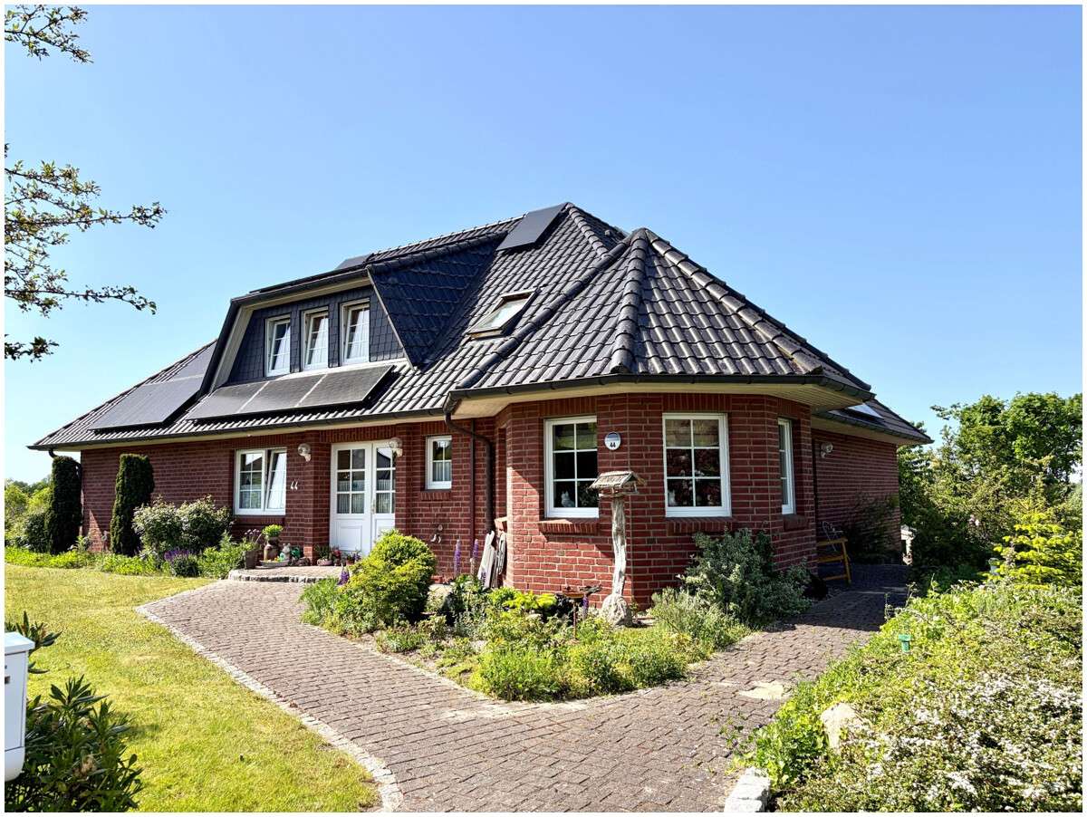 Thumbnail-Haus zum Kaufen in Hemmoor 550.000,00 € 239.41 m²